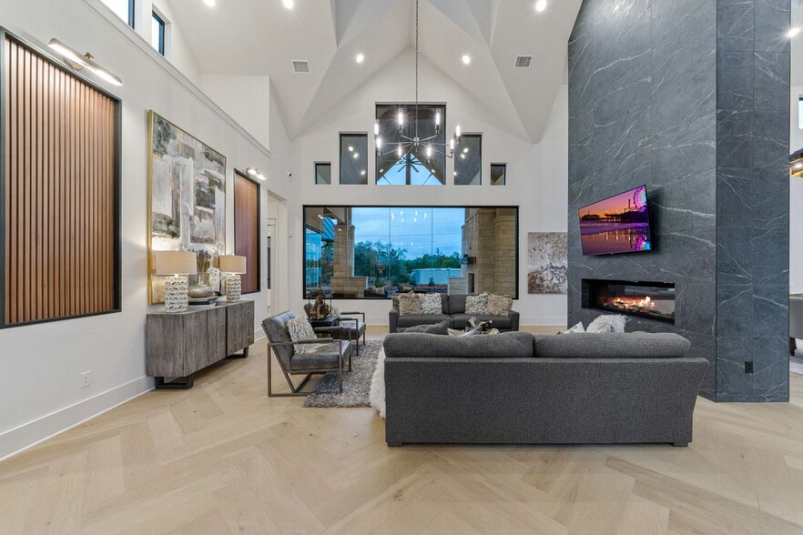 More Photos Of 7505 E US Highway 290, Johnson City Flex For Sale