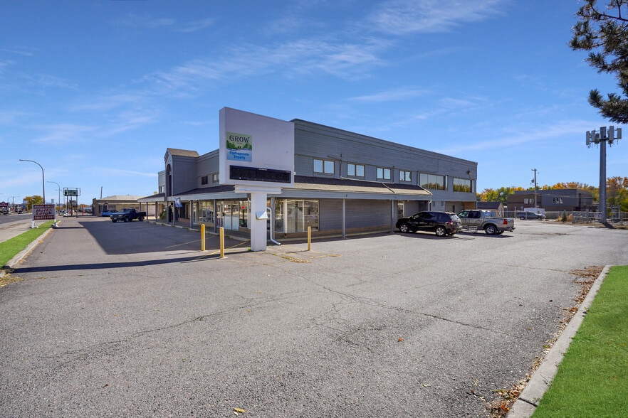 More Photos Of 8646 W Colfax Ave, Lakewood Freestanding For Lease