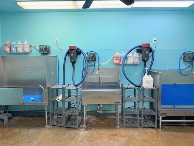 More Photos Of 102 Bear Cat Rd, Aledo General Retail For Lease