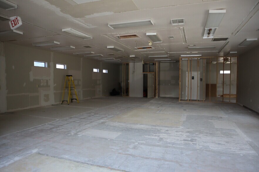More Photos Of 1700 Ranch Road 620 S, Lakeway Storefront Retail Office For Sale