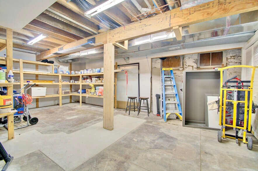 More Photos Of 33 N Fort Thomas Ave, Fort Thomas Office For Sale