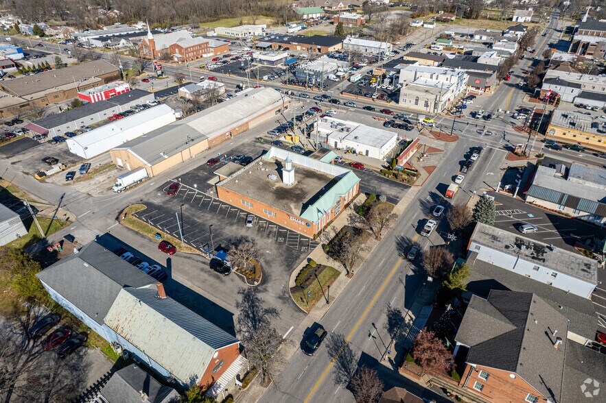 More Photos Of 10417 Watterson Trl, Louisville Bank For Lease