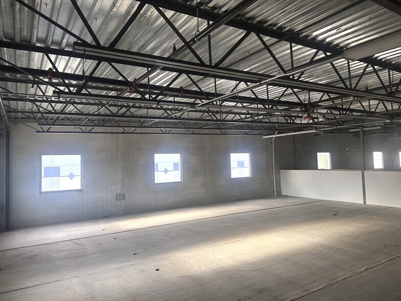 More Photos Of 750 N 17th St, St Charles Warehouse For Lease