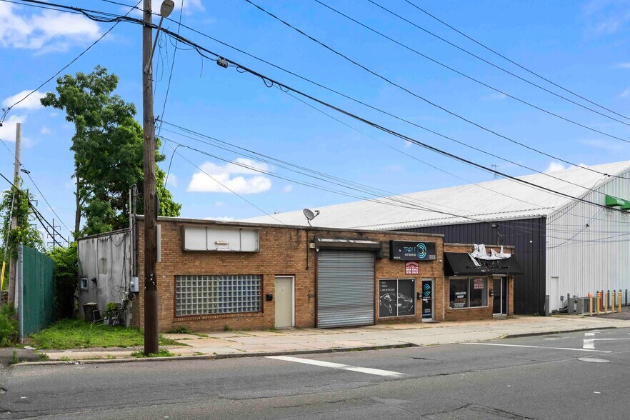 More Photos Of 507 Eagle Ave, West Hempstead Freestanding For Sale