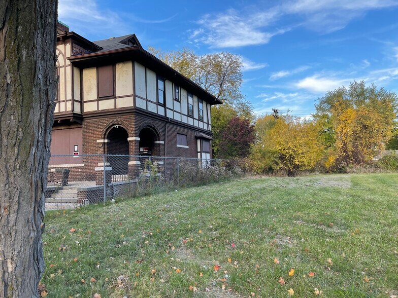 More Photos Of 418 E Grand Blvd, Detroit Apartments For Sale