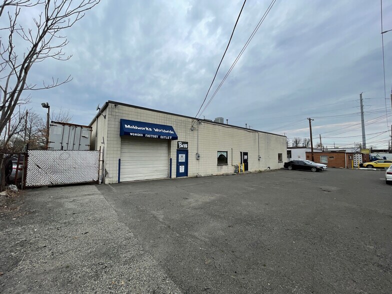 More Photos Of 985 E Linden Ave, Linden Warehouse For Lease