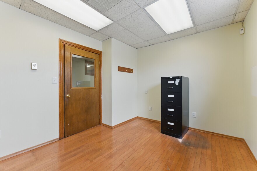 More Photos Of 16 Commercial Ave, Albany Warehouse For Sale