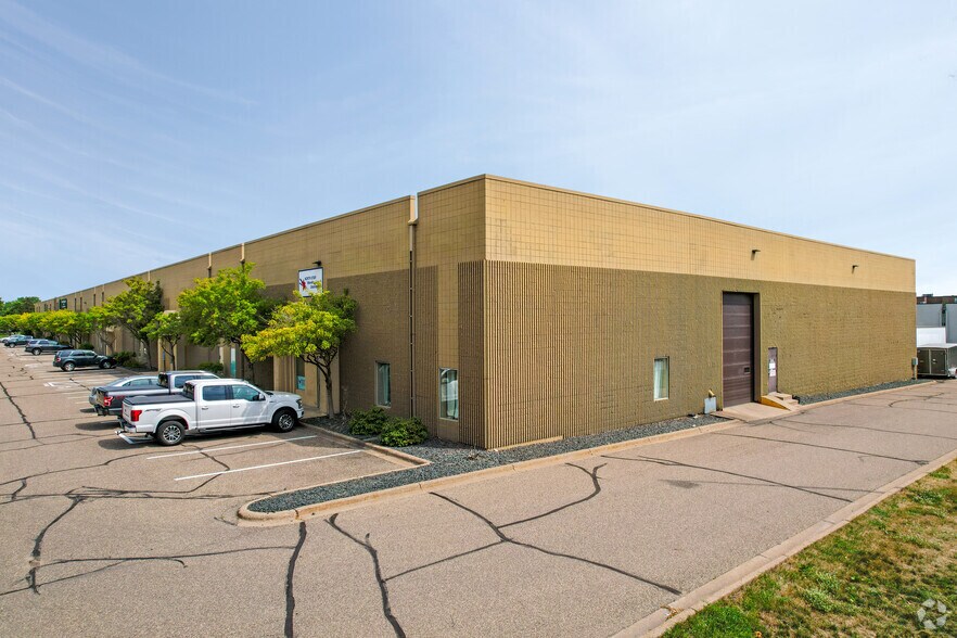 More Photos Of 6801 Shingle Creek Pky, Brooklyn Center Light Manufacturing For Lease