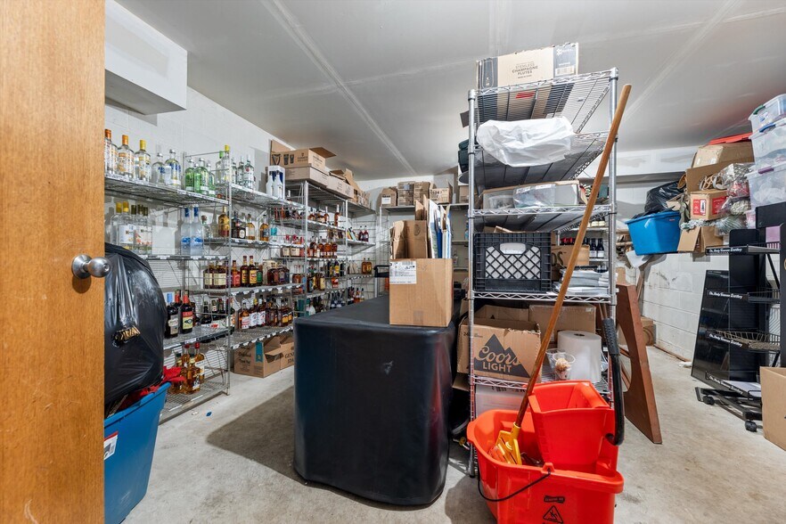 More Photos Of N67W33525 County Road K, Oconomowoc General Retail For Sale