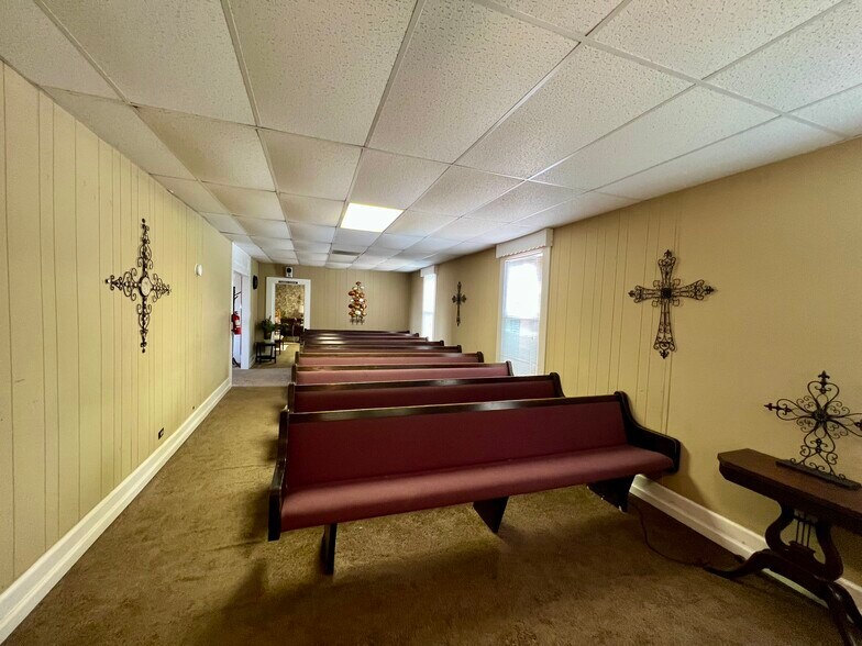 More Photos Of 100 N Fifth St, Manchester Funeral Home For Sale