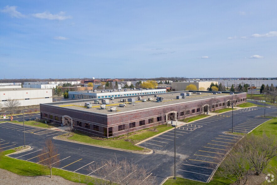 More Photos Of 1501-1531 S White Oak Dr, Waukegan Flex For Lease