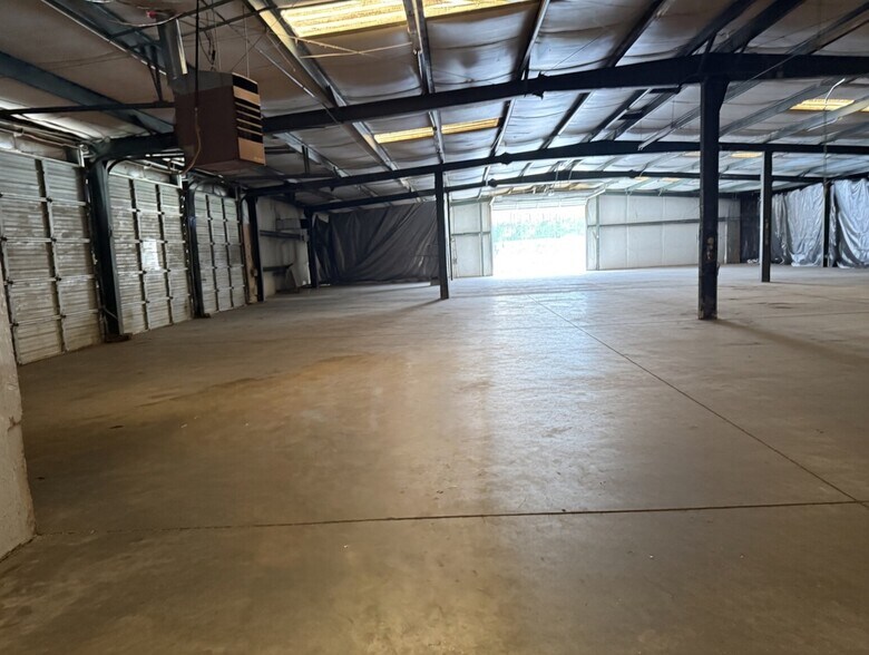 More Photos Of 7440 Highway 15, Ecru Warehouse For Lease