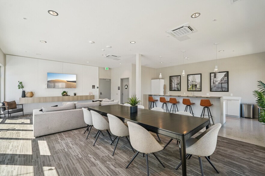 More Photos Of 1010 11th St, Sacramento Apartments For Lease