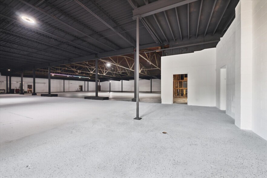 More Photos Of 969 Dixie Hwy, Rossford General Retail For Sale