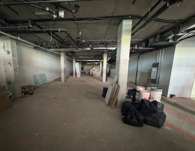 More Photos Of 350 W 44th St, New York Apartments For Lease