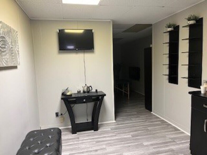 More Photos Of 1877 Orchard Lake Rd, Sylvan Lake Medical For Sale