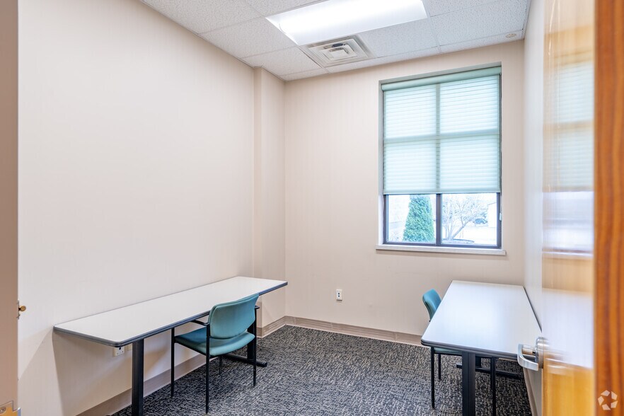 More Photos Of 20 Parker Ln, Perry Office For Sale
