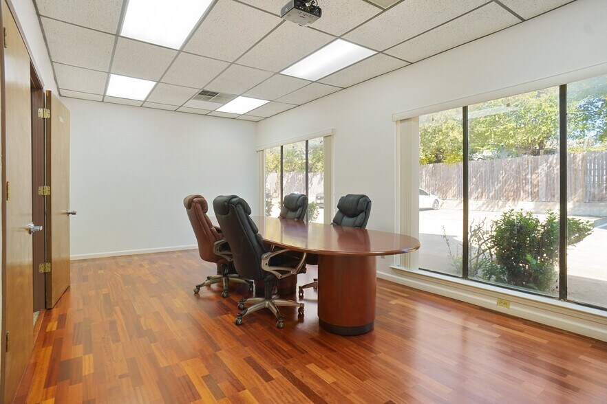More Photos Of 6825 Manhattan Blvd, Fort Worth Office For Sale