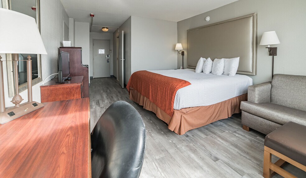 More Photos Of 325 Main St, Keokuk Hotel For Sale