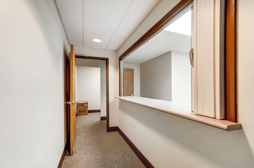 More Photos Of 413-419 N Main St, Findlay Showroom For Sale