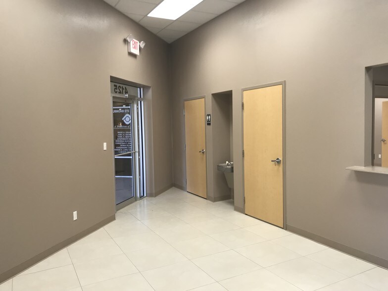 More Photos Of 4101-4179 Crosspoint Blvd, Edinburg Medical For Sale