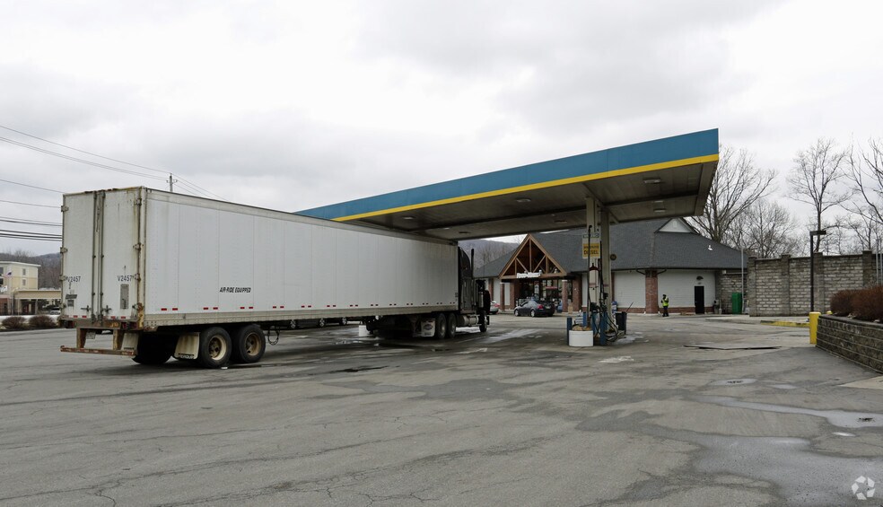 More Photos Of 193 State Route 17 N, Mahwah Fast Food For Lease