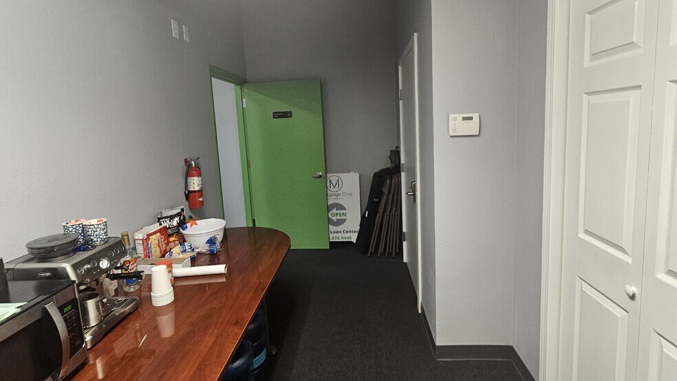More Photos Of 1110-1118 View Ave, Centralia Freestanding For Lease