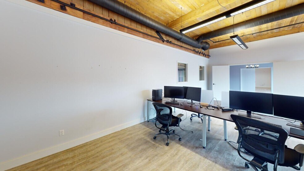 More Photos Of 101 S 1st St, West Dundee Loft Creative Space For Lease