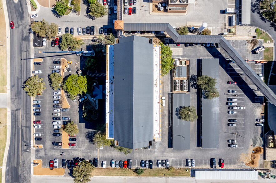 More Photos Of 540 Madison Oak Dr, San Antonio Medical For Lease