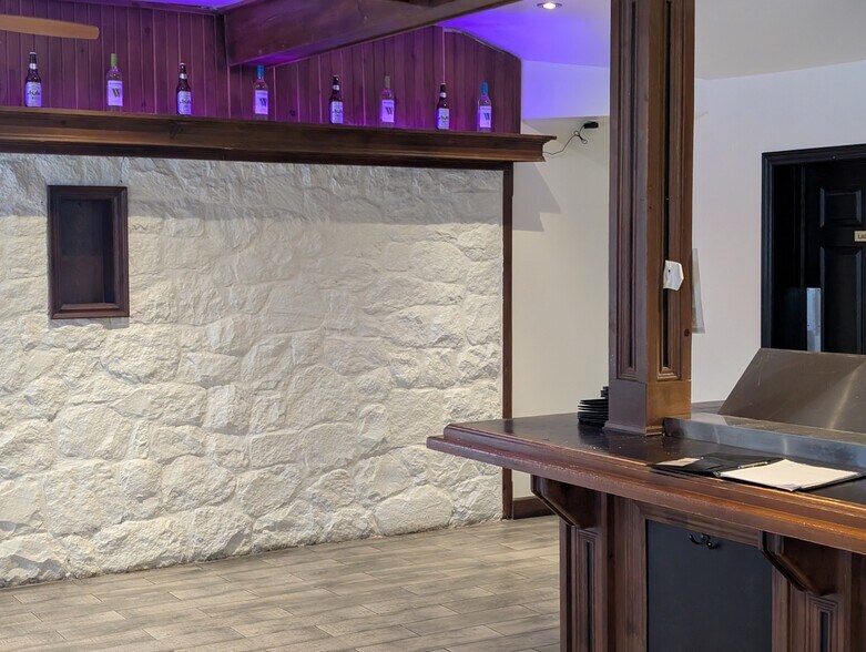 More Photos Of 2300 Wharncliffe Rd S, London Restaurant For Sale