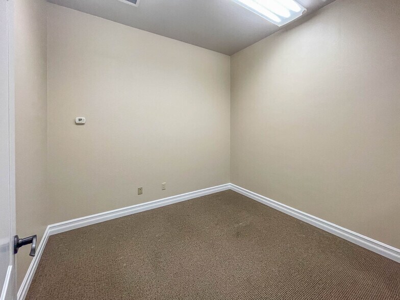 More Photos Of 2198 NE Stephens St, Roseburg Medical For Sale