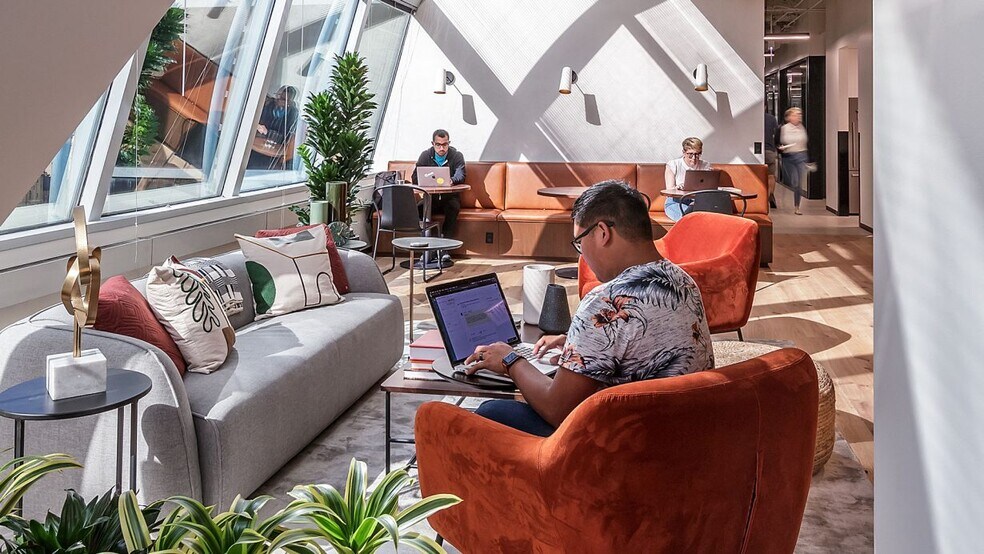 More Photos Of 500 W Madison St, Chicago Coworking Space
