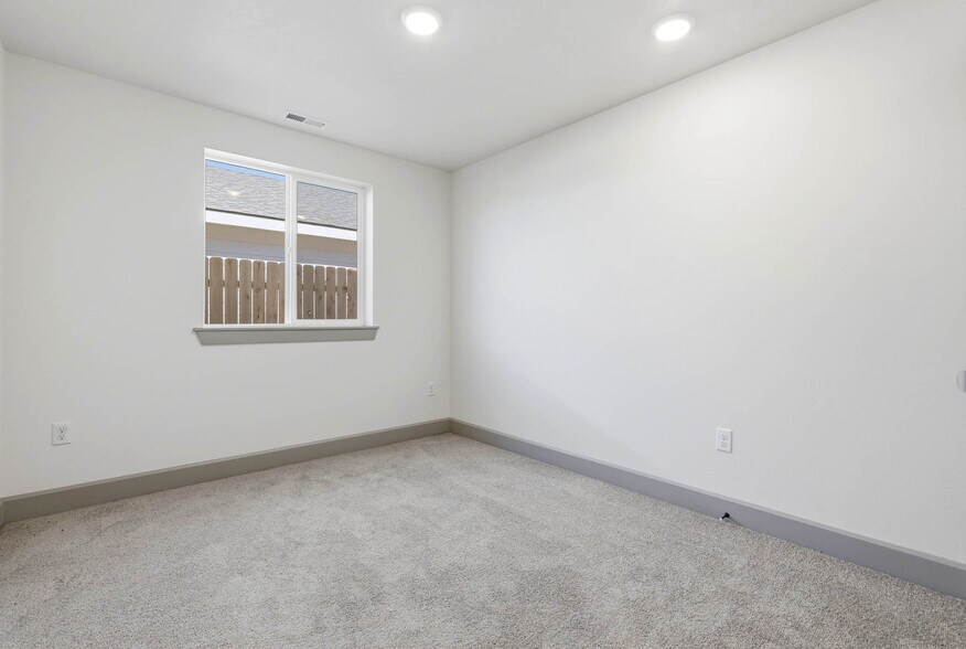 More Photos Of 978 NE 10th Pl, Hermiston Apartments For Sale
