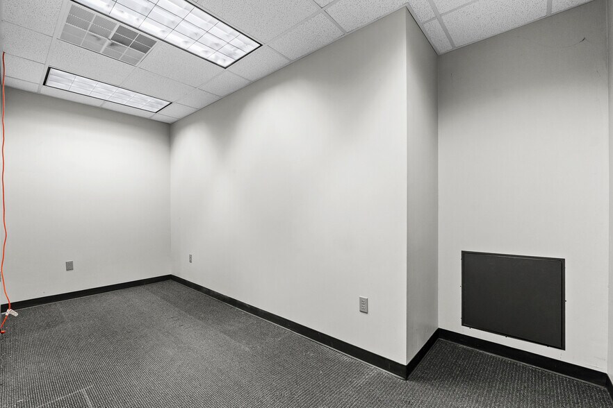 More Photos Of 7200 Highway 150, Greenville Office For Sale