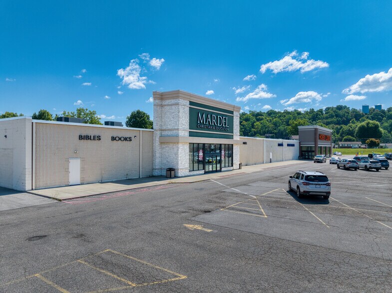 More Photos Of 600-802 Grand Central Ave, Vienna Unknown For Lease