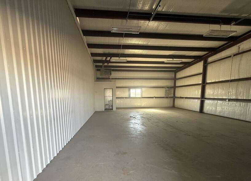 More Photos Of 11805 I-27, Amarillo Warehouse For Lease