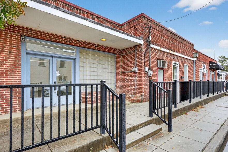 More Photos Of 200-204 N Arendell ave, Zebulon General Retail For Sale
