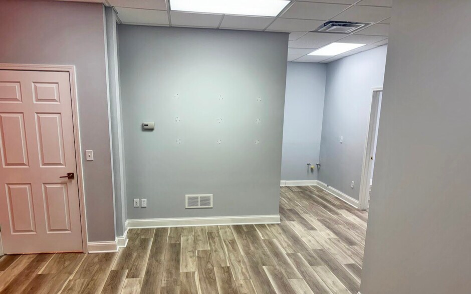 More Photos Of 8155 Annsbury Dr, Utica Office For Lease