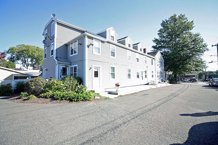 More Photos Of 129 Main St, Old Saybrook Apartments For Lease