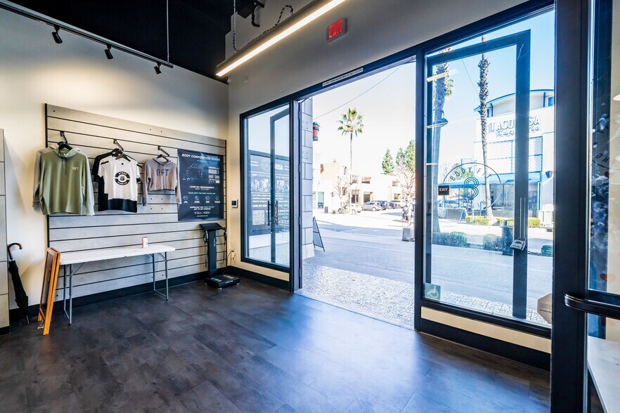 More Photos Of 260 W Birch St, Brea Apartments For Lease