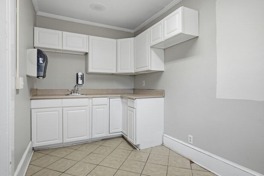 More Photos Of 615 Barlow St, Americus Healthcare For Sale