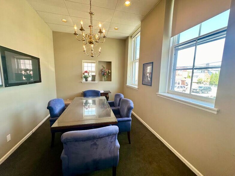 More Photos Of 538 Bloomfield Ave, Verona Storefront Retail Office For Lease