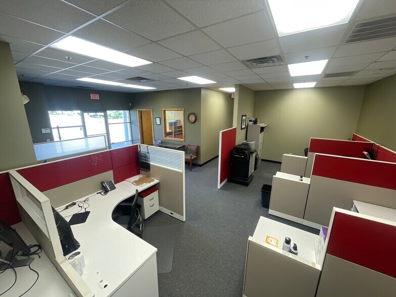 More Photos Of 11 Whitewood Ln, North Branford Garden Center For Sale