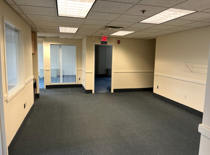 More Photos Of 100 Main St, Brattleboro Office For Sale