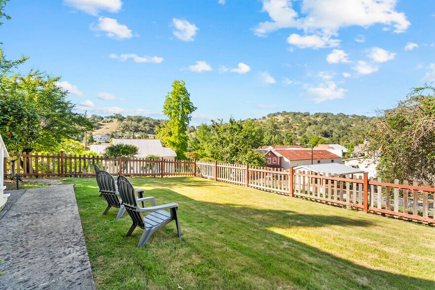 More Photos Of 14202 S State Highway 49, Amador City Hotel For Sale