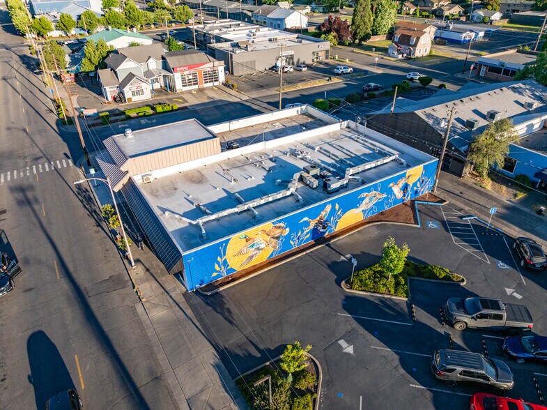 More Photos Of 239 SE G St, Grants Pass General Retail For Sale