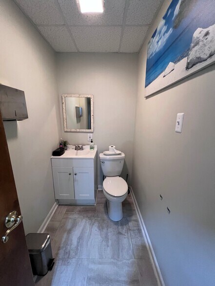 More Photos Of 2300 Pennsylvania Ave, Wilmington Medical For Sale