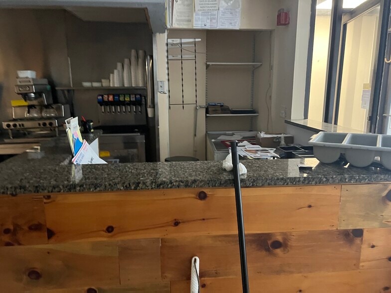 More Photos Of 919 N Orange St, Wilmington Storefront Retail Residential For Sale