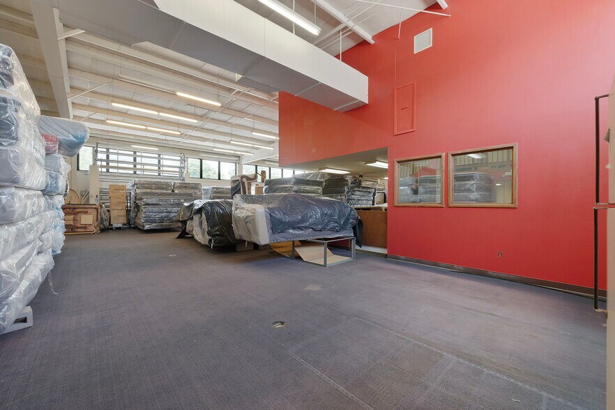 More Photos Of 221 Broadway Blvd SE, Albuquerque Freestanding For Sale
