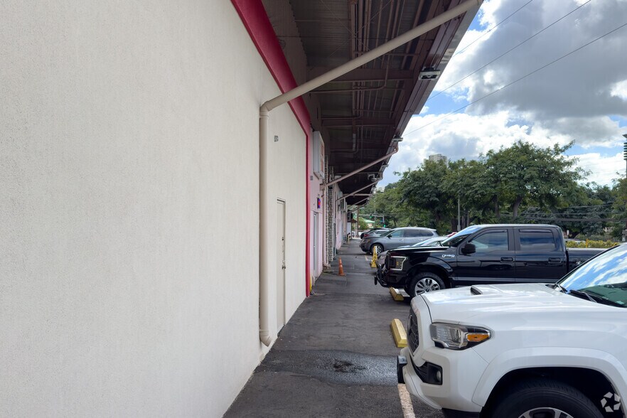 More Photos Of 98-820 Moanalua Rd, Aiea Storefront For Lease